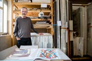 Künstler Otto Lehmann in seinem Atelier. (Bild: Philipp Schmidli, Emmenbrücke, 4. November 2019)