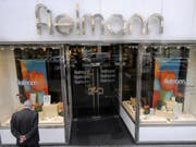 Höhere Personalkosten durch die Expansion im In- und Ausland belasten den Gewinn der Optikerkette Fielmann. (Bild: KEYSTONE/AP/BERND KAMMERER)