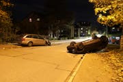 Unfallstelle an der Oberstrasse: An beiden Autos entstand hoher Sachschaden. (Bild: Stadtpolizei St.Gallen - 6. November 2019)