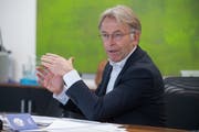 FCL-Vizepräsident und einziger im Amt verbliebener Verwaltungsrat mit Aktienanteilen, Josef Bieri, wurde bei der Konsultativ-Abstimmung an der GV einstimmig im Amt bestätigt. (Bild: Boris Bürgisser, Luzern, 4. März 2016)