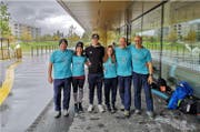 Das erfolgreiche Urner Schwimmteam; von links: Coach Jan Büchlin, Angelica Schneider, Raphael Arnold, Sina Bertolosi, Betreuer Nicholas Jackson und Jürg Sommer. (Bild: PD)