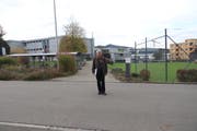 Reto Germann vom Gossauer Quartierverein Hirschberg steht auf der Wittenwisstrasse. (Bilder: Timon Reich - 7. November 2019)