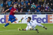 Fabian Frei trifft zum 2:1 und schiesst den FC Basel damit in den Sechzehntelfinal der Europa League. (Bild: Keystone)