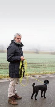 Schriftsteller Zwicky ist auch ein Hundefan. (Bild: Corinne Stoll)