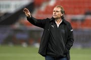Servette-Trainer Alain Geiger: "Der Aufstieg hat mir in der Schweiz meine Glaubwürdigkeit als Trainer zurückgegeben." (Bild Peter Klaunzer/Keystone (Neuenburg, 5. Oktober 2019))