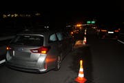Wegen des Unfalls staute sich der Verkehr auf der Autobahn A4. (Bild: Zuger Polizei, Hünenberg, 6. November 2019)