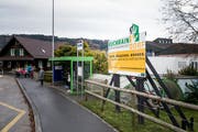 Mit dieser Tafel werben der Gemeinderat und die Eberli Sarnen AG seit kurzem für das Generationenprojekt Buchrain Dorf. (Bild: Manuela Jans-Koch, 7. November 2019)