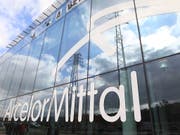 Der Stahlkonzern ArcelorMittal stellt tausende Arbeitsplätze in Italien zur Disposition. (Bild: KEYSTONE/AP/Yves Logghe)