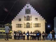 Gegen massenhaften Fleischkonsum und Massenschlachtungen: Mahnwache von «Animal Save» vor dem Waaghaus. (Bild: Hanspeter Schiess - 7. November 2019)