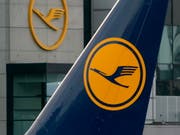 Die Lufthansa sucht zur Schlichtung des Streits mit den Flugbegleitern das Gespräch mit den Gewerkschaften. (Bild: KEYSTONE/EPA/RONALD WITTEK)