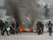 Bolivien findet keine Ruhe: Bei Ausschreitungen sind am Mittwoch zahlreiche Personen verletzt und ein Mann getötet worden. (Bild: KEYSTONE/EPA EFE/JORGE ABREGO)