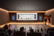 Kitag Cinedom in Abtwil zeigt die neuen Säle mit VIP-Sitzen und 4DX Kino. First Lounge mit Bar. Philippe Täschler © Urs Bucher/TAGBLATT