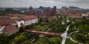 Vorbild Europa: der Huawei-Campus in Shenzhen, China. Bild: Getty Images (Shenzhen, 12. April 2019)
