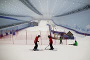In China schiessen Skihallen und neue Skigebiete wie Pilze aus dem Boden. (Bild: EPA)
