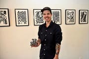 Adrian Gander alias «Anoy» in seiner Ausstellung in der Ermitage Beckenried.Bild: Romano Cuonz (7. November 2019)