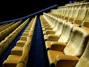 Für den Kino-Besuch keine Energie mehr nach dem Feierabend - so geht es der Mehrheit der Staatsangestellten (Symbolbild aus dem Kulturhaus KOSMOS in Zürich). (Bild: KEYSTONE/WALTER BIERI)