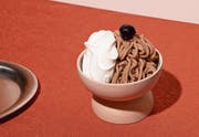 Ein Schweizer Dessertklassiker, serviert im schicken Pop-up-Lokal. Bild: zvg