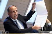 Migros-Regionalpräsident Damien Piller wehrt sich unter anderem mit Gutachten gegen die Vorwürfe, er habe ungerechtfertigt 1,7 Millionen Franken an zwei seiner Firmen abgezweigt. (Bild: Anthony Anex/Keystone)