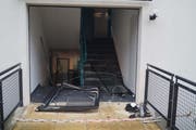 Statt rückwärts fuhr die 60-Jährige vorwärts. (Bild: Zuger Polizei)