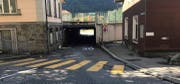 Eine Personenunterführung nördlich der maroden Bahnunterführung soll mehr Sicherheit für die Fussgänger bringen und die teilweise chaotische Verkehrssituation entlasten. (Bild: Markus Herger)