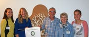 Senida Durmisi, Leiterin Betreuung, Schulratspräsidentin Laila Roduner-Wohlwend, Gemeindepräsident Peter Kindler sowie Rita Zäch, Geschäftsleitung und Kathrin Lippuner, Gruppenverantwortliche, freuen sich über die Eröffnung des Schülerhorts Silva in Sennwald. (Bild: PD)