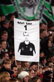 Im Gedenken an Robert Enke. (Bild: Lars Baron/Bongarts/Getty Images, Hannover, 29. November 2009)