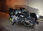 Das Auto des 75-jährigen Fahrers – ein Wrack. (Bild: Kantonspolizei Nidwalden)