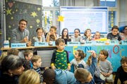 Die Kinderpressekonferenz im Schulhaus Gottlieben mit dem australischen Komiker Rob Spence. (Bilder: Reto Martin)