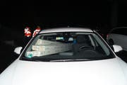 Dieses Auto war unsicher geladen. (Bild: Zuger Polizei)