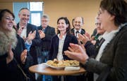Seraina Perini wird beglückwünscht. (Bild: Andrea Stalder)