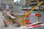 Auch in Basel blies Sturm Uwe Bauabschrankungen um. (Bild: Georgios Kefalas / Keystone, Basel, 10. Februar 2019)
