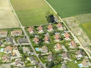 Nein-Trend zu neuen Regeln für Ein- und Auszonungen: Die Zersiedelungsinitiative dürfte abgelehnt werden. (Bild: Keystone/KPINL)