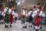 Auch genüsselt wurde an der Hauptseer Fasnacht fleissig. (Bild: Maria Schmid (Morgarten, 9. Februar 2019))