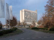 Nach dem Nein in Basel-Stadt zur Fusion der Kantonsspitäler beider Basel muss Baselland alleine entscheiden, wie es mit seinem veralteten Spital auf dem Bruderholz in Binningen BL weitergehen soll. (Bild: KEYSTONE/GEORGIOS KEFALAS)