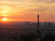 Die Stadt Paris geht gerichtlich gegen die Wohnungsvermittlung Airbnb vor. Die Online-Plattform hat laut der Stadtverwaltung gegen Auflagen verstossen. (Bild: KEYSTONE/AP/MATTHIEU ALEXANDRE)