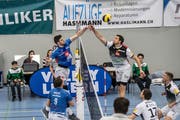 Luzerns Strahinja Brzakovic (links) gewinnt gegen Amriswils Thomas Zass das Duell über dem Netz. Bild: Nadia Schärli (Luzern, 10. Februar 2019)