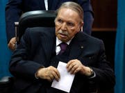 Der algerische Langzeitpräsident Abdelaziz Bouteflika tritt trotz seiner schwer angeschlagenen Gesundheit erneut zur Wiederwahl an. (Bild: KEYSTONE/AP/SIDALI DJARBOUB)