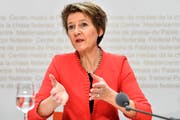 Bundesrätin Simonetta Sommaruga spricht zum Abstimmungsergebnis der Zersiedelungs-Initiative. (Bild: Peter Schneider/Keystone (Bern, 10. Februar 2019))