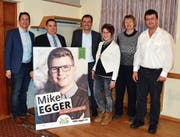 Kantonsrat Ivan Louis, Kantonsrat und Präsident Mirco Gerig, Nationalrat Roland Rino Büchel, die neue Aktuarin Gerlinde Eberhard, die zurückgetretene Aktuarin Elisabeth Scherrer, zurückgetretene Aktuarin sowie Kantonsrat Linus Thalmann (von links). (Bild: Peter Jenni)