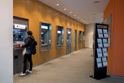 Blick in die Schalterhalle des Hauptsitzes der Urner Kantonalbank in Altdorf. (Bild: Corinne Glanzmann, Altdorf, 18. Oktober 2018)