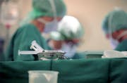 Im Jahr 2017 wurden schweizweit 360 Nieren verpflanzt. (Bild:Gaetan Bally/Keystone)