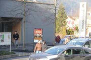 Die FDP schlägt «kreative Lösungsansätze» wie zum Beispiel eine vorläufige halbtägliche Schalteröffnungen an den neu renovierten Standorten (hier Erstfeld) vor. (Bild: Paul Gwerder, Erstfeld, 28. Dezember 2018)