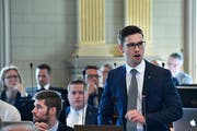 SVP-Kantonsrat Sascha Schmid will einen E-Voting-Marschhalt. (Bild: Regina Kühne)