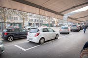 Auf Marktplatz (Bild) und Blumenmarkt sollen die Parkplätze auf den 1. April 2019 hin aufgehoben werden. (Bild: Urs Bucher - 3. Januar 2019)