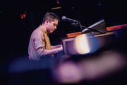 Ein Meister auf seinem Instrument: der Cembalist Mahan Esfahani (35). (Bild: Stefan Höderath/Getty)