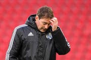 FCL-Coach René Weiler mit Sorgenfalten nach der schwachen Leistung seiner Mannschaft am Sonntag bei Neuchâtel Xamax. (Bild: Martin Meienberger/Freshfocus (10. Februar 2019))