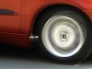 Mit 249 km/h ist ein 34-jähriger Deutscher aus dem Kanton Basel auf der Autobahn A7 bei Frauenfeld erwischt worden. Er wurde verhaftet und sein Fahrzeug sichergestellt (Archivbild). (Bild: KEYSTONE/ALESSANDRO DELLA VALLE)