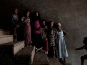 Vom Hunger bedroht: Kriegsvertriebene in einer zu einem Auffanglager umfunktionierten Schule in Abyan. (Bild: KEYSTONE/AP/NARIMAN EL-MOFTY)