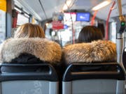 Echter Pelz soll künftig in den Verkaufsstellen auf einen Blick als solcher erkannt werden. Dazu soll die Deklaration «Echtpelz» eingeführt und gut sichtbar und leicht leserlich angebracht werden. (Bild: KEYSTONE/PETER KLAUNZER)