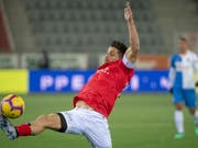 Thuns «Kampfsau» Dennis Hediger mit dem bekannten vollen Einsatz (Bild: KEYSTONE/MARCEL BIERI)